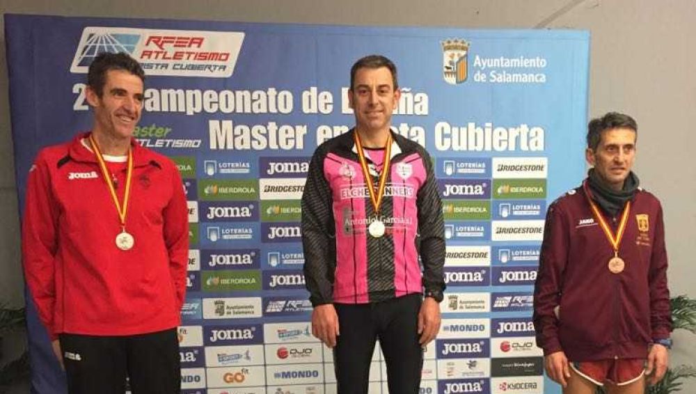 Juan Sempere se colgó la medalla de oro en el Campeón de España Máster de pista cubierta celebrado en Salamanca.