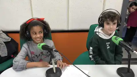 Noa y Enol, alumnos del CP Miguel de Cervantes Proyecto "Otras Miradas"