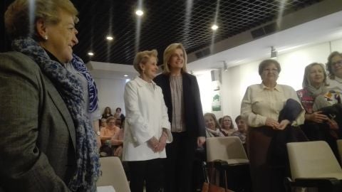 F&aacute;tima B&aacute;nez y Carmen Quintanilla durante la Asamblea de AFAMMER