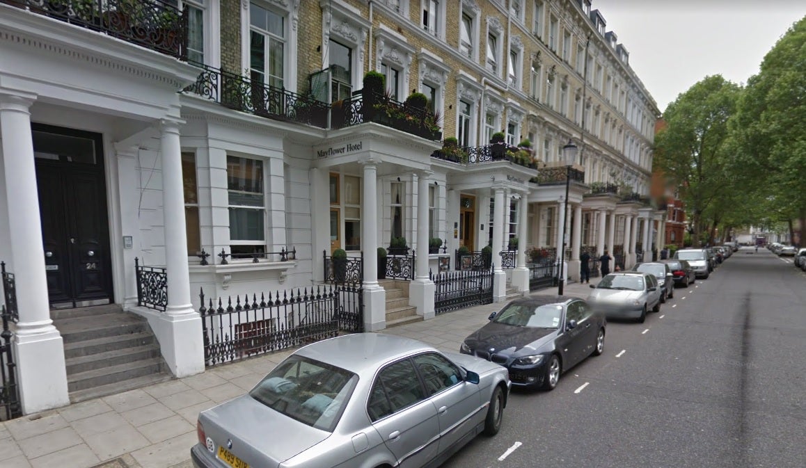 Un español muerto y otro "crítico" por aparente intoxicación de monóxido de carbono en un hotel de Londres Un español muerto y otro "crítico" por aparente intoxicación de monóxido de carbono en un hotel de Londres