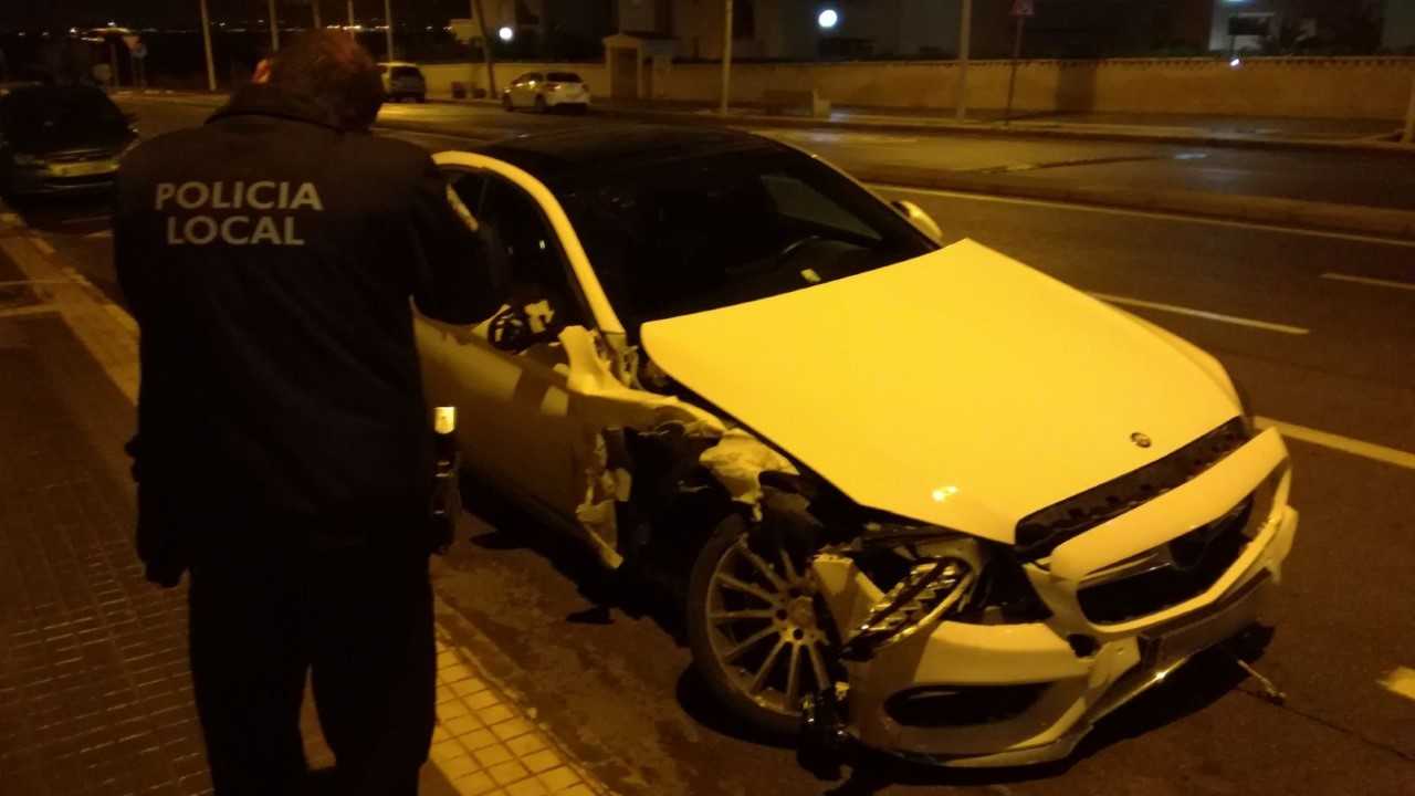 La Policía Local de Elche localiza un vehículo fugado tras un accidente en El Altet La Policía Local de Elche localiza un vehículo fugado tras un accidente en El Altet