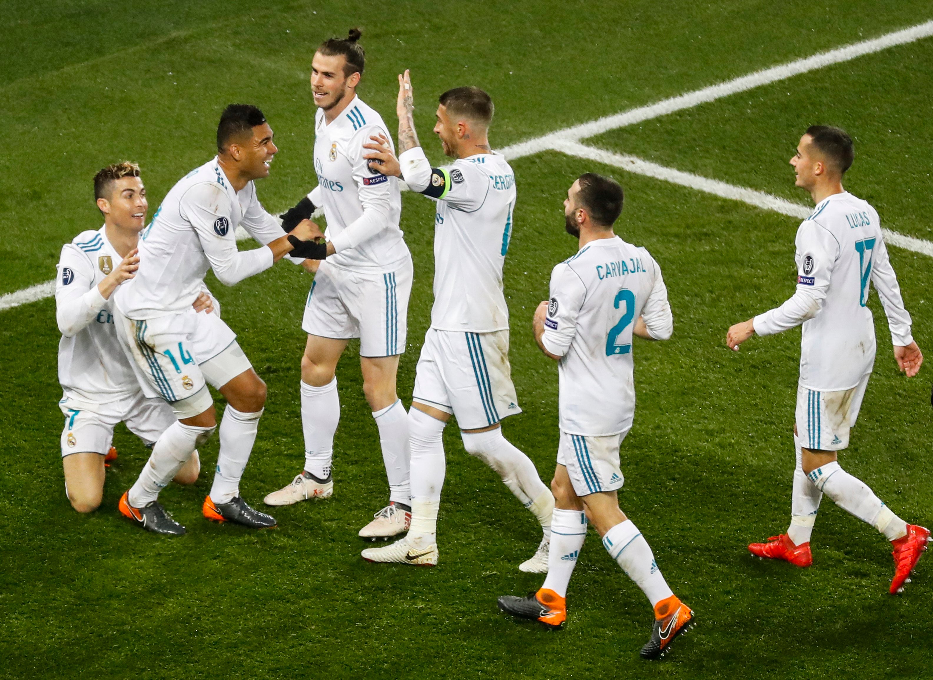 El Real Madrid conquista el Parque de los Príncipes y estará en cuartos de final El Real Madrid conquista el Parque de los Príncipes y estará en cuartos de final