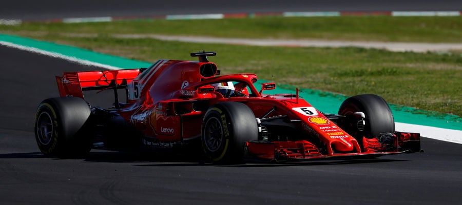 Vettel, rodando en el asfalto de Montmeló Vettel, rodando en el asfalto de Montmeló