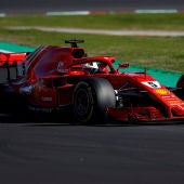 Vettel, rodando en el asfalto de Montmeló