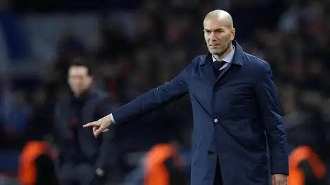 Zinedine Zidane, en su partido en París contra el PSG. Zinedine Zidane, en su partido en París contra el PSG.