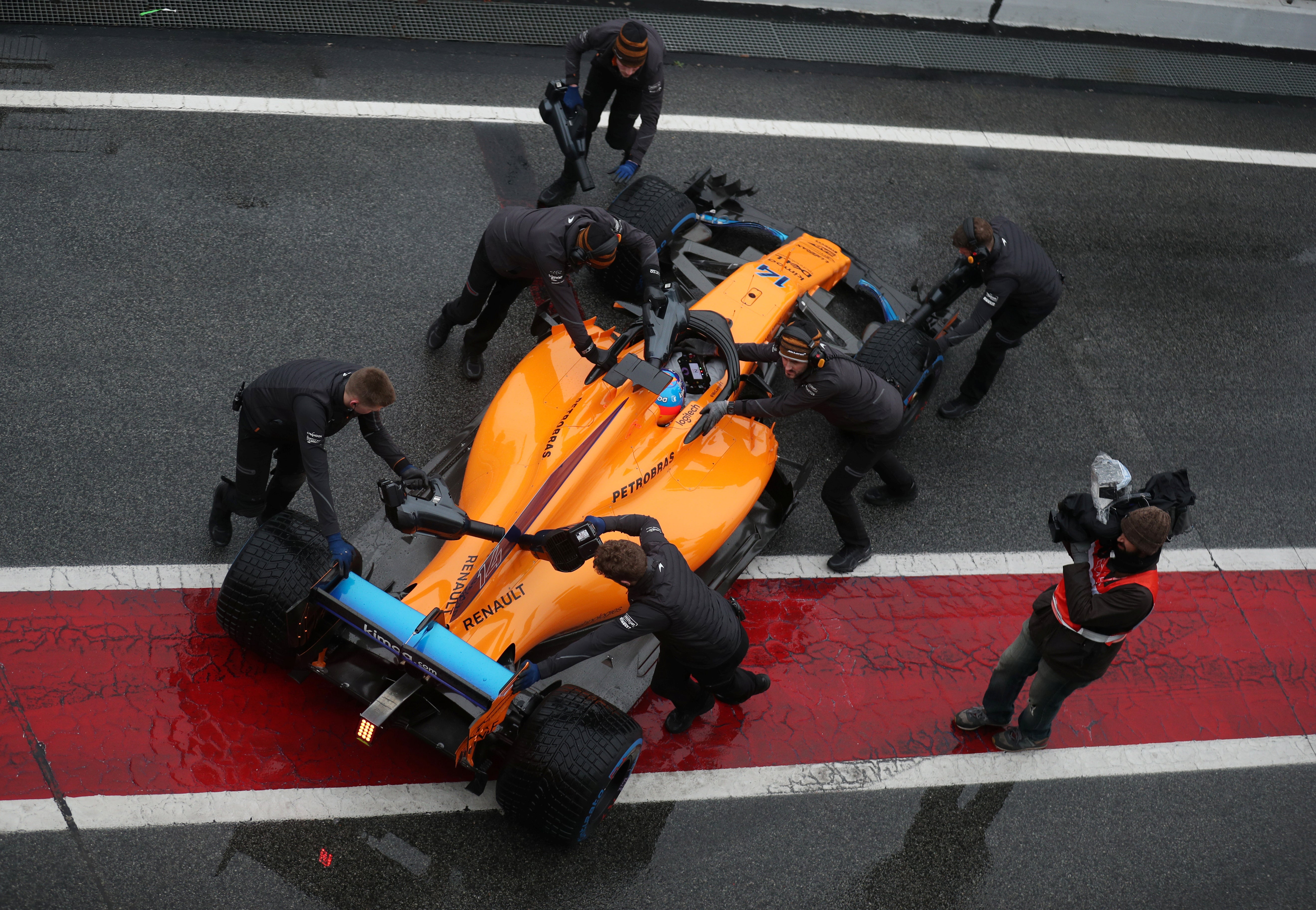 DÍA 6: Nueva jornada con problemas para McLaren y Fernando Alonso; Ricciardo y Red Bull dominan por delante de Mercedes DÍA 6: Nueva jornada con problemas para McLaren y Fernando Alonso; Ricciardo y Red Bull dominan por delante de Mercedes