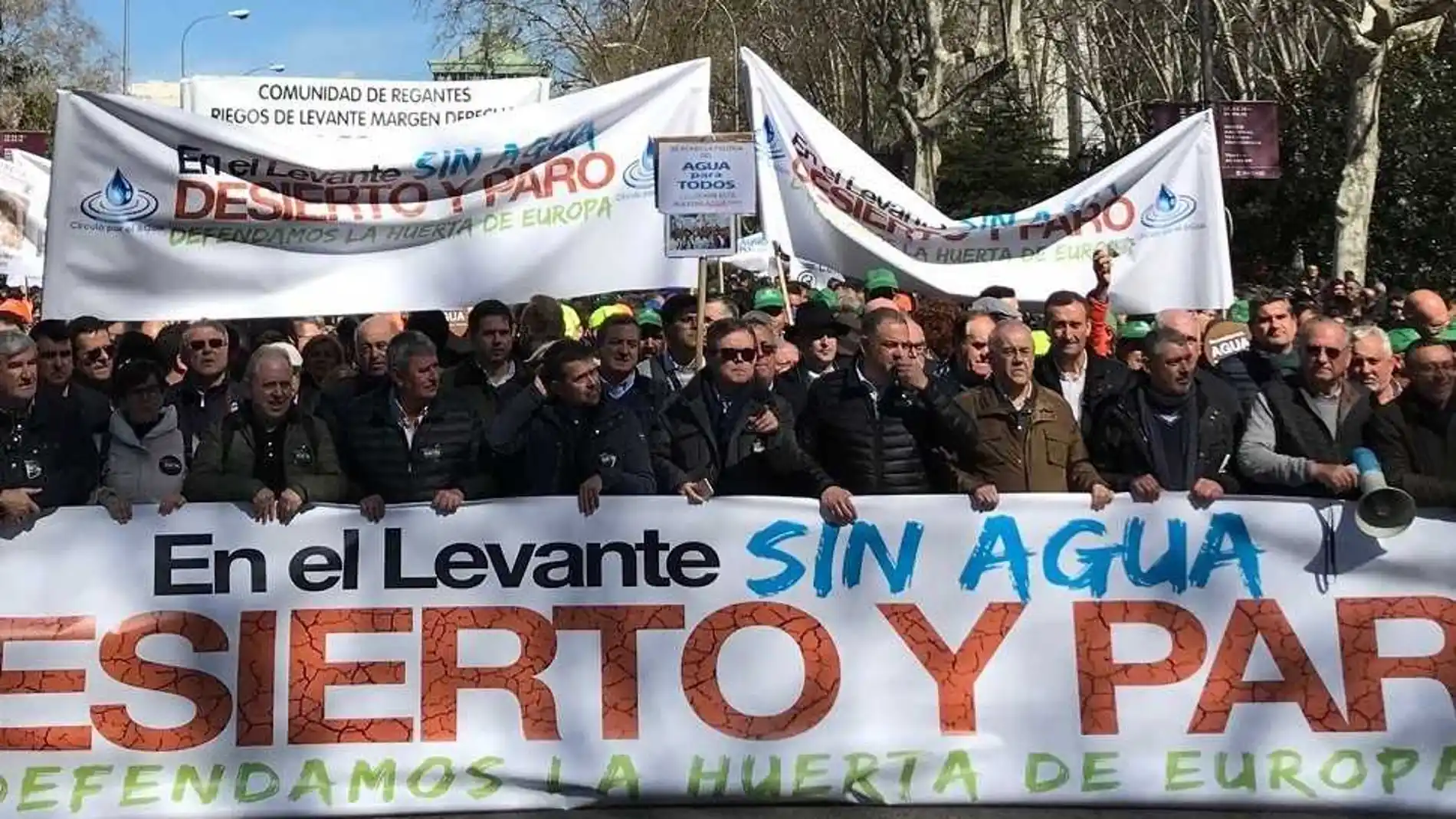 Cabecera de la manifestación de regantes en Madrid