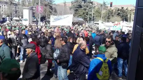 Imagen de archivo de regantes de Elche en una manifestación en Madrid. Imagen de archivo de regantes de Elche en una manifestación en Madrid.