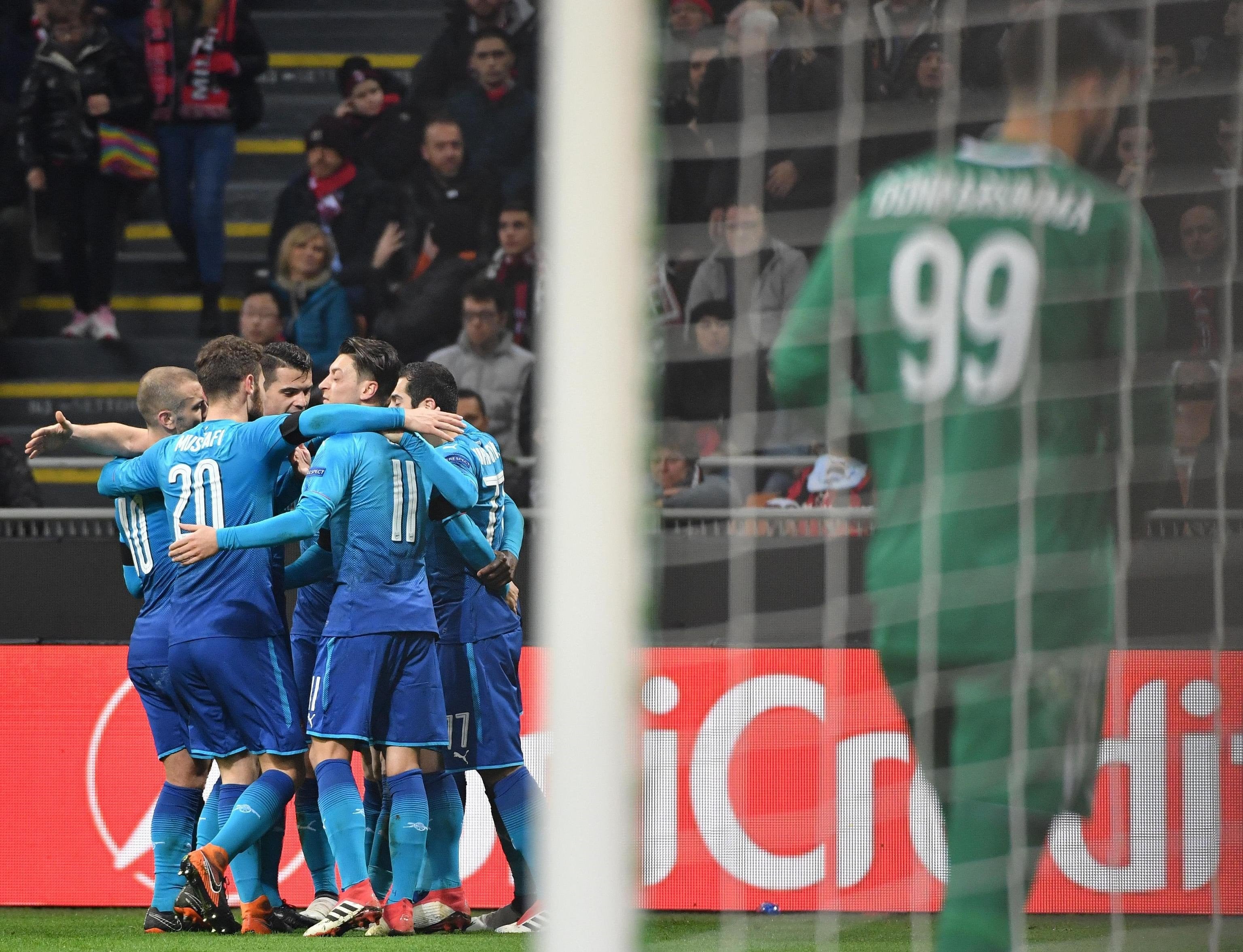 El Arsenal asalta San Siro y encarrila la eliminatoria El Arsenal asalta San Siro y encarrila la eliminatoria