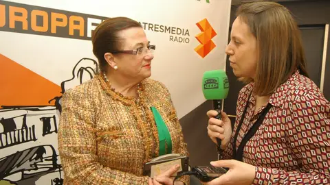 Lola Guillamón entrevistada por Amparo Sánchez .