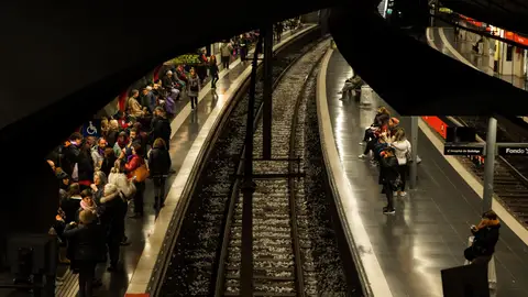 Una estación de Metro Barcelona abarrotada durante el 8M Una estación de Metro Barcelona abarrotada durante el 8M