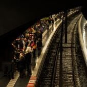 Una estación de Metro Barcelona abarrotada durante el 8M