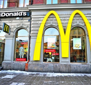 Una restaurante de McDonalds Una restaurante de McDonalds