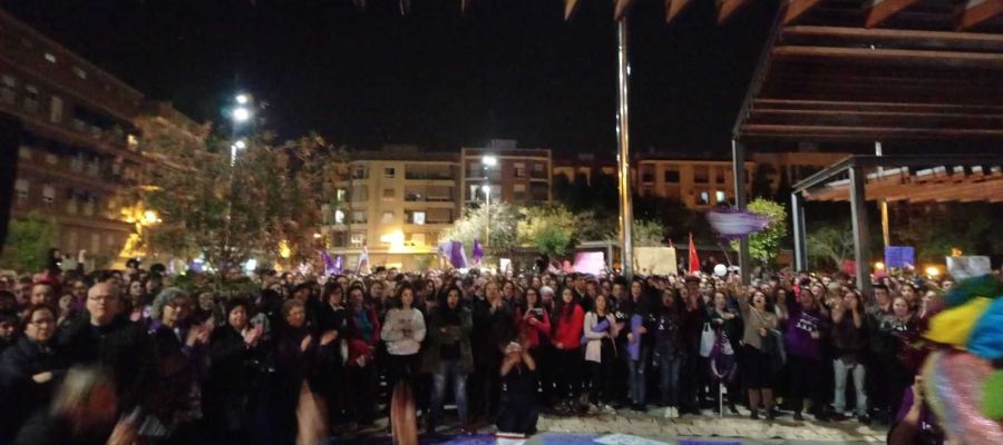 Plaza de la Aparadora de Elche antes de la manifestación del 8 de marzo Plaza de la Aparadora de Elche antes de la manifestación del 8 de marzo