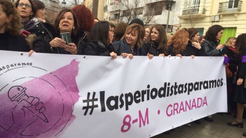 MUJERES PERIODISTAS HUELGA