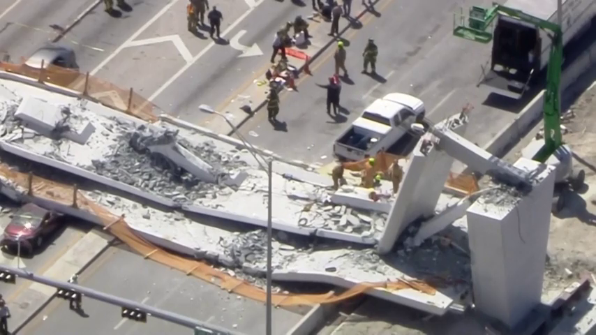 Varios muertos en Miami al hundirse un puente para peatones sobre una carretera Varios muertos en Miami al hundirse un puente para peatones sobre una carretera