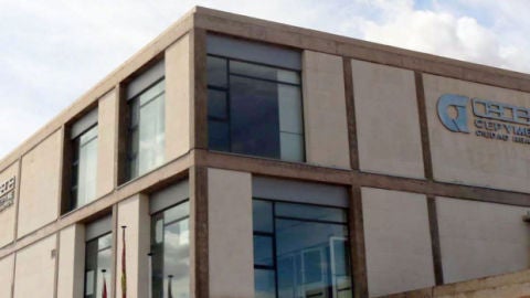 Antiguo edificio de la CEOE donde se ubica un colegio de Miguelturra
