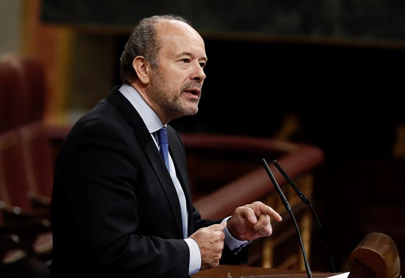 El Gobierno valora realizar "cambios legales" si el Supremo no avala las restricciones de las autonomías El Gobierno valora realizar "cambios legales" si el Supremo no avala las restricciones de las autonomías