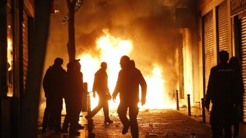 Quema de contenedores en Lavapi&eacute;s