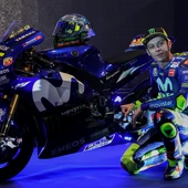 Valentino Rossi posa con su Yamaha Valentino Rossi posa con su Yamaha
