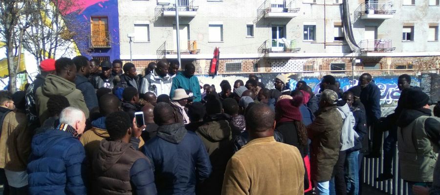 Concentración por la muerte del 'mantero' Mmame Mbage en Lavapiés Concentración por la muerte del 'mantero' Mmame Mbage en Lavapiés