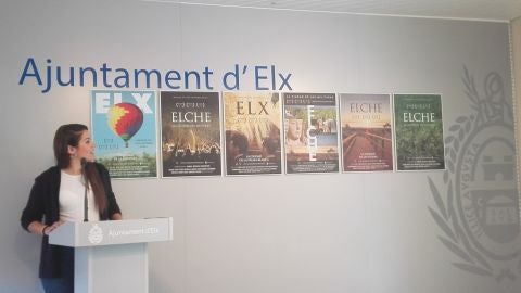 Mireia Moll&agrave;, concejala de Turismo de Elche, presentando la campa&ntilde;a de promoci&oacute;n de la ciudad para 2018