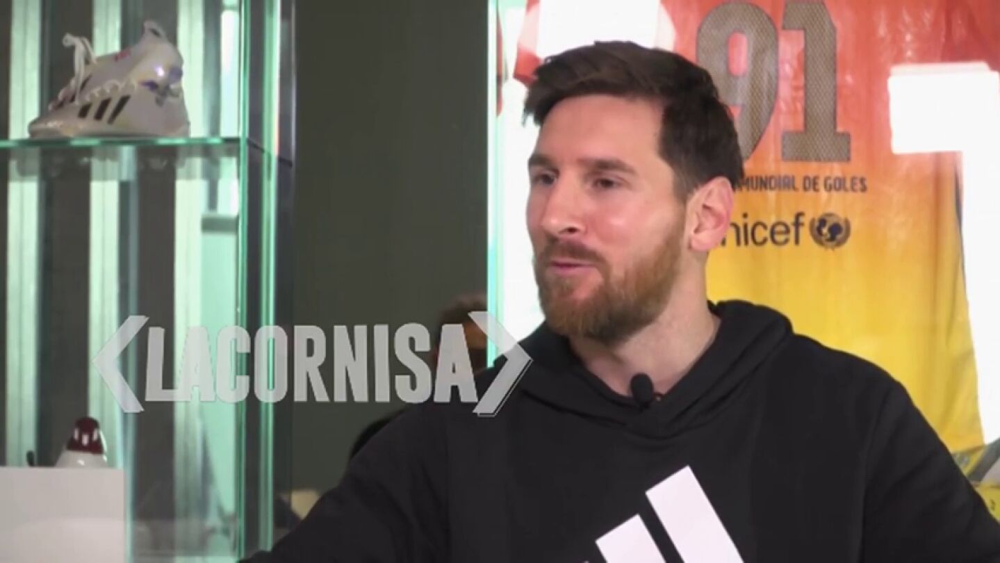 Messi: "Antes cog&iacute;a la pelota y hac&iacute;a mi jugada, ahora intento hacer jugar m&aacute;s al equipo"