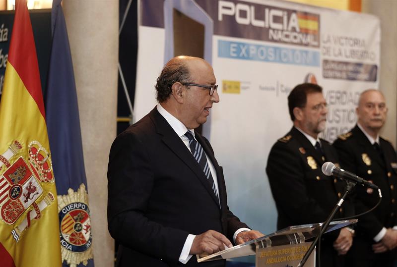 El director de Policía, sobre los disturbios en Lavapiés tras la muerte del 'mantero': "Quizá algunos radicales se aprovecharon" El director de Policía, sobre los disturbios en Lavapiés tras la muerte del 'mantero': "Quizá algunos radicales se aprovecharon"