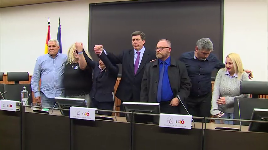 Decenas de personas junto a las familias de varias víctimas se movilizan en apoyo de la prisión permanente revisable Decenas de personas junto a las familias de varias víctimas se movilizan en apoyo de la prisión permanente revisable