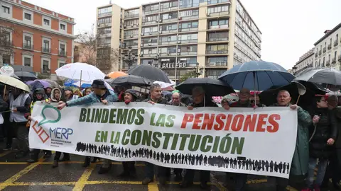 Cabecera de la manifestación en defensa de unas pensiones dignas en Madrid Cabecera de la manifestación en defensa de unas pensiones dignas en Madrid