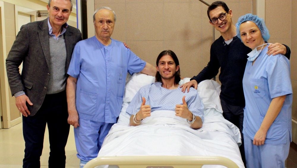 Filipe Luis, satisfecho tras ser intervenido por su fractura de peroné