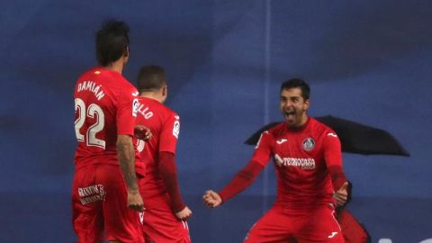 El delantero del Getafe, &Aacute;ngel Rodr&iacute;guez, celebra el segundo gol ante la Real Sociedad. 
