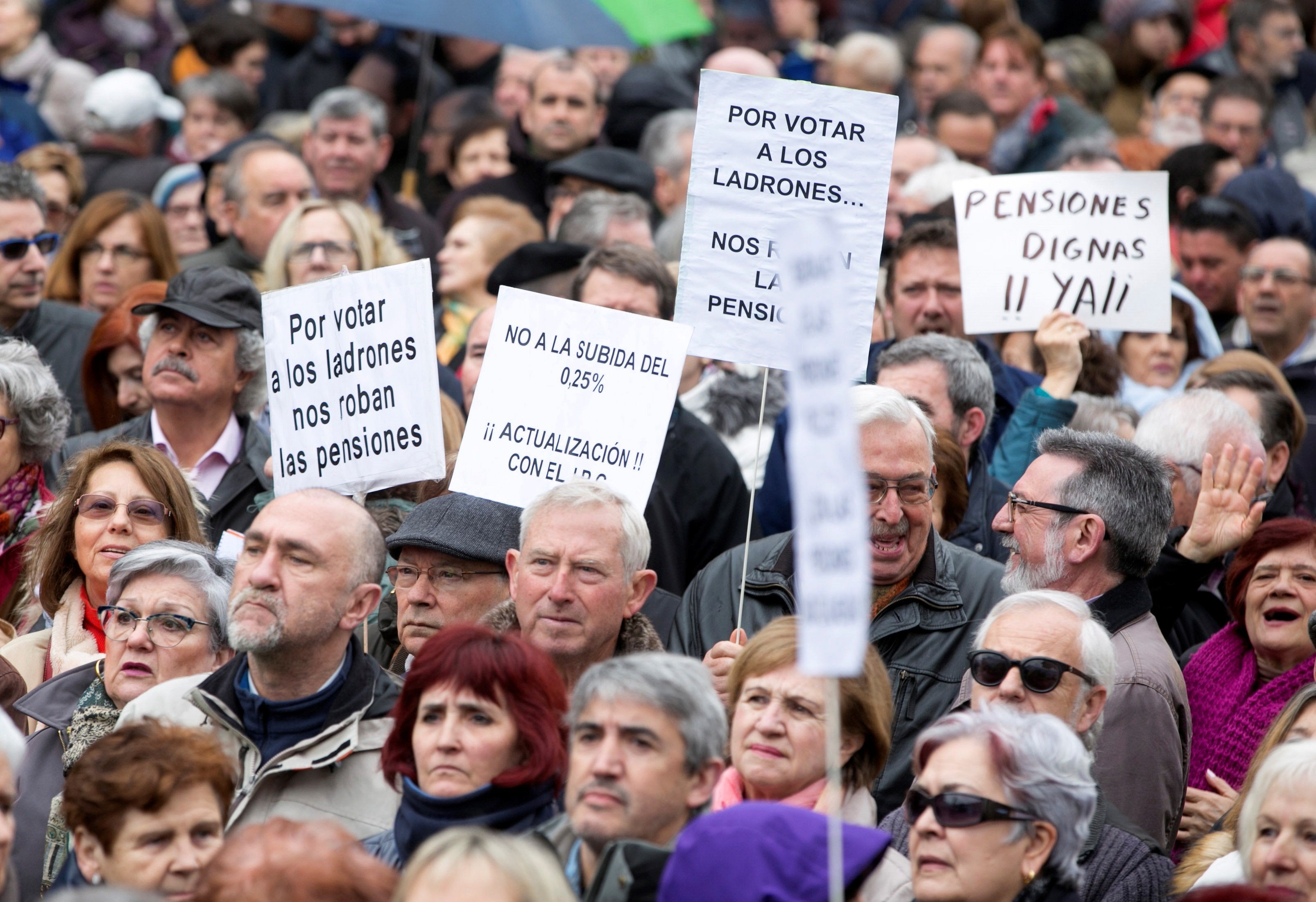Miles de pensionistas reclaman en Valencia unas prestaciones dignas Miles de pensionistas reclaman en Valencia unas prestaciones dignas