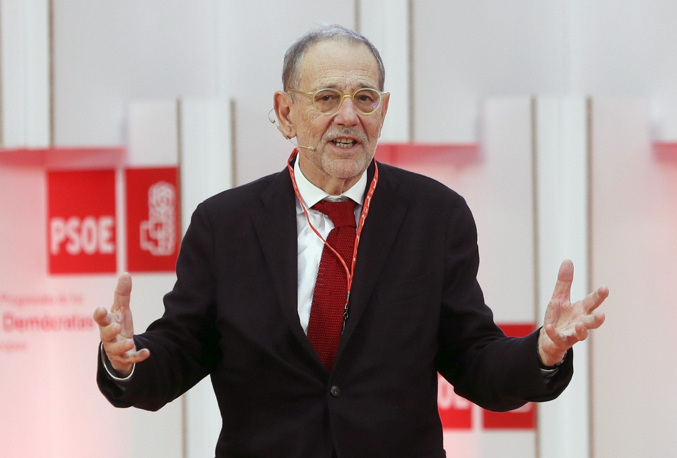 Persona Física: Javier Solana, a la cola en los “competi-tuits” por su lapsus en la red social Persona Física: Javier Solana, a la cola en los “competi-tuits” por su lapsus en la red social