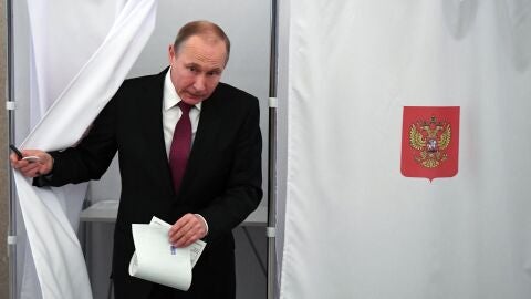 Putin vota en las elecciones presidenciales rusas