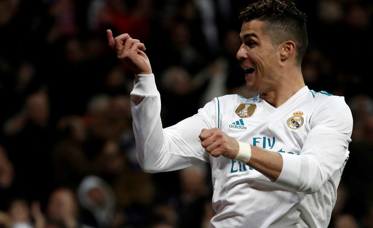 Cristiano Ronaldo supera a Luis Suárez y se acerca a Messi en la lucha por el Pichichi Cristiano Ronaldo supera a Luis Suárez y se acerca a Messi en la lucha por el Pichichi