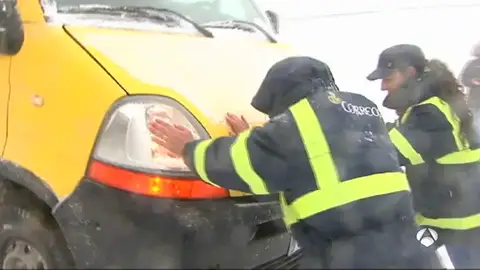 La nieve vuelve a condicionar la circulación por las carreteras de Asturias, Madrid, Castilla y León y Cantabria La nieve vuelve a condicionar la circulación por las carreteras de Asturias, Madrid, Castilla y León y Cantabria