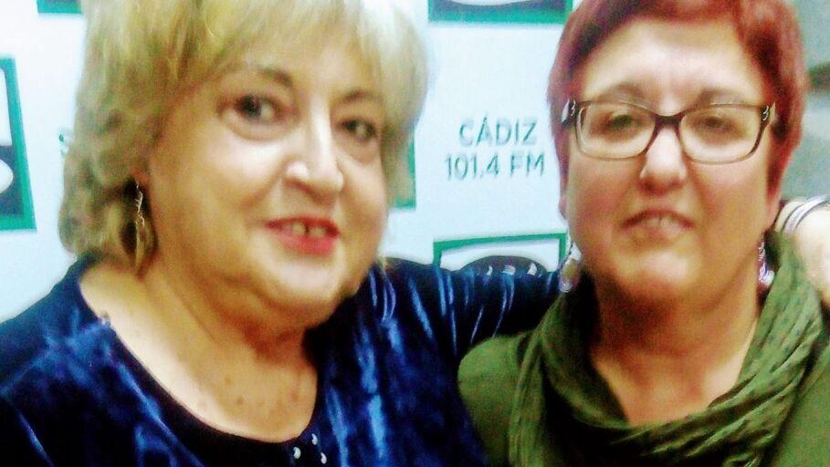 Charlamos con la pintora Amalia Quir&oacute;s y la directora de Oroz&uacute; Teatro Bel&eacute;n Perez. 