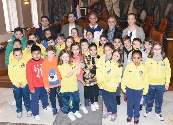 El Colegio Ferroviario ofrece el Trofeo Joaquín Blume a la Diputación El Colegio Ferroviario ofrece el Trofeo Joaquín Blume a la Diputación