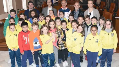 El Colegio Ferroviario expone el Trofeo "Joaquín Blume" en la Diputación El Colegio Ferroviario expone el Trofeo "Joaquín Blume" en la Diputación