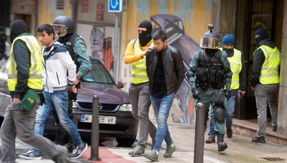 La Guardia Civil detiene a seis personas por tráfico de inmigrantes