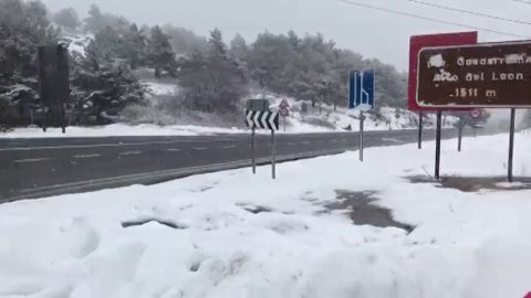 La nieve vuelve a condicionar la circulaci&oacute;n por las carreteras del norte peninsular