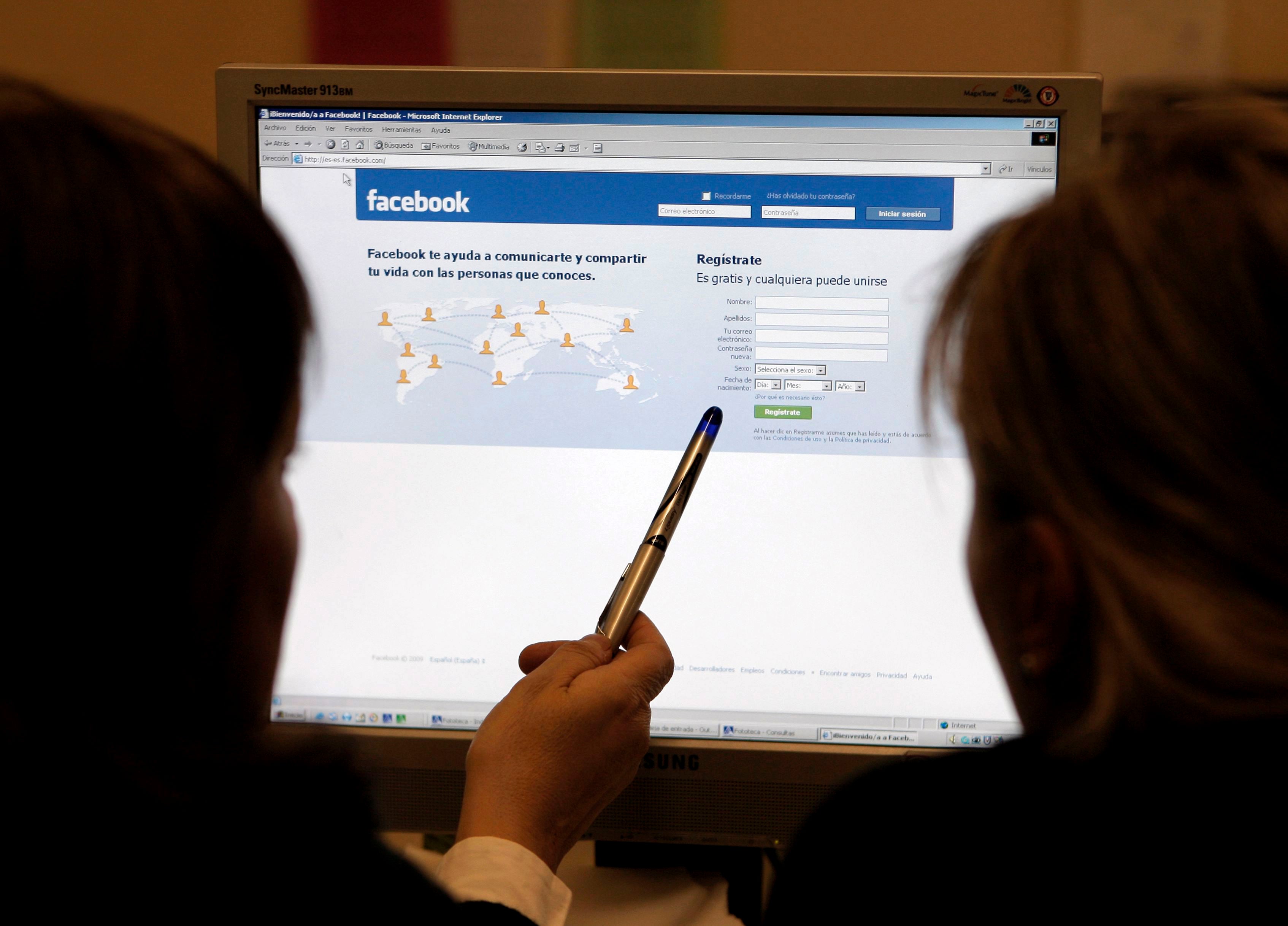 Francesc Pujol: "Lo útil del escándalo de Facebook es que nos hagamos preguntas sobre nuestra libertad y nuestra privacidad" Francesc Pujol: "Lo útil del escándalo de Facebook es que nos hagamos preguntas sobre nuestra libertad y nuestra privacidad"