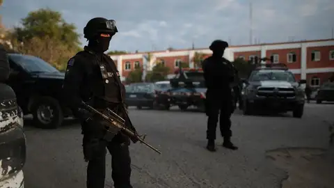 Miembros de la Policía Federal patrullan las calles en México Miembros de la Policía Federal patrullan las calles en México
