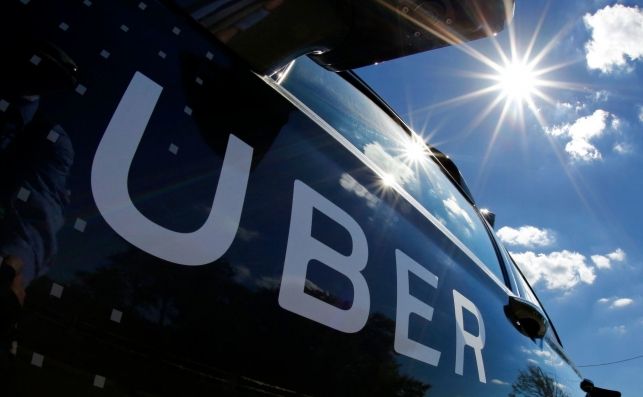 Uber y Cabify anuncian que suspenden temporalmente su actividad en Barcelona por las agresiones sufridas Uber y Cabify anuncian que suspenden temporalmente su actividad en Barcelona por las agresiones sufridas