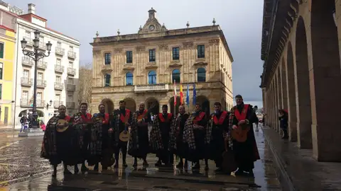 Tuna de Derecho de la Universidad de Valladolid Plaza Mayor de Gijón