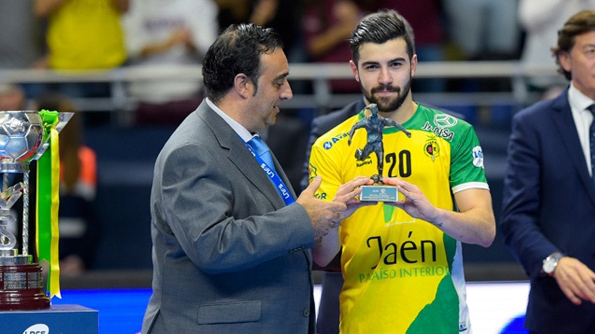 Chino, tras ganar la Copa de Futsal: "Prometí subir descalzo hasta la Basílica de la Virgen de la Cabeza" Chino, tras ganar la Copa de Futsal: "Prometí subir descalzo hasta la Basílica de la Virgen de la Cabeza"