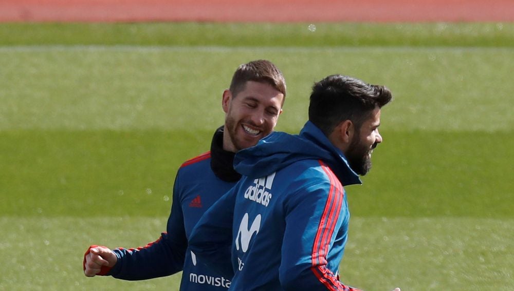 Sergio Ramos y Diego Costa, entre bromas