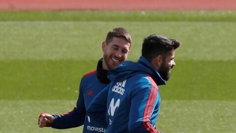 Sergio Ramos y Diego Costa, entre bromas