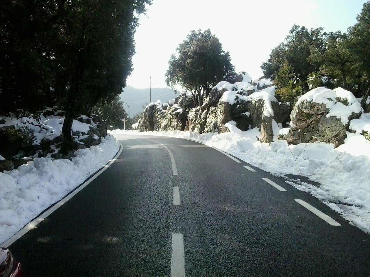 La nieve obliga a cerrar un tramo de la MA-10 entre Estellencs y Andratx La nieve obliga a cerrar un tramo de la MA-10 entre Estellencs y Andratx